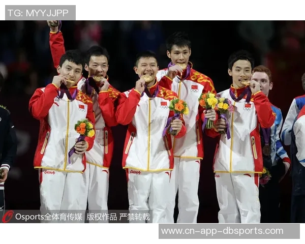 阿贾戴荣获三项大奖四年三冠荣耀无限手套庆祝夺冠游行 阿贾戴荣获三项大奖四年三冠荣耀无限手套庆祝夺冠游行