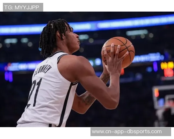 克洛尼首节表现惊艳4投3中砍下12分2篮板引领球队攻势 克洛尼首节表现惊艳4投3中砍下12分2篮板引领球队攻势